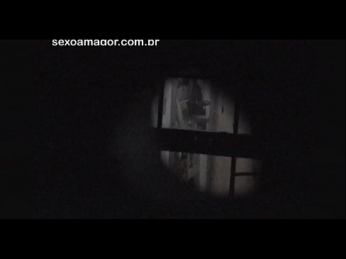 ❤️ Lourinho é filmado secretamente por um voyeur de bairro escondido atrás de tijolos ocos Porno em pt.onetubes.top ❌